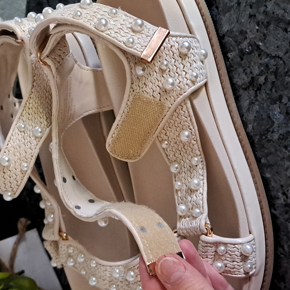 BCBGeneration Pearl Sandals | Size 9.5 - Picture 4 of 6